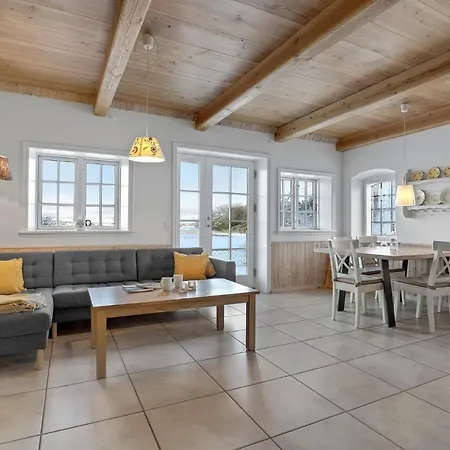 1 Bedroom Beautiful In *